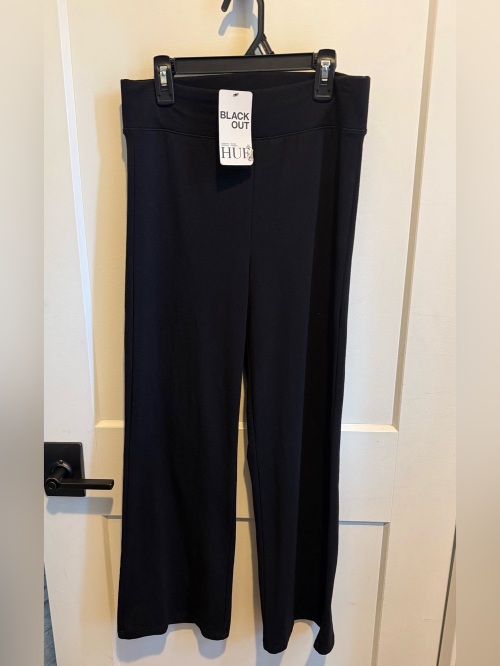 Hue Women’s Black Out casual cropped flare pants black size medium basics NEW!